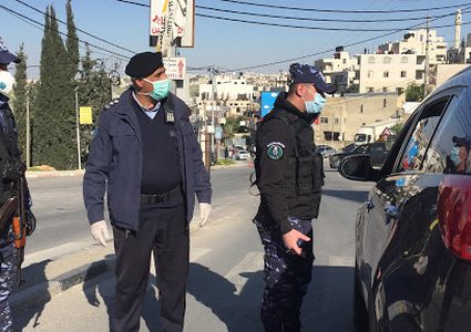 الشرطة تقبض على متهم بقضايا سرقة في نابلس