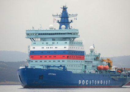 كاسحة الجليد "أركتيكا" النووية تنطلق على طول ممر الملاحة الشمالي