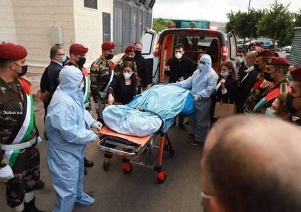 وصول جثمان د. صائب عريقات إلى المستشفى الاستشاري برام الله