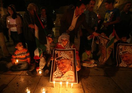 نابلس توقد الشموع أمام مغارة بيت فوريك