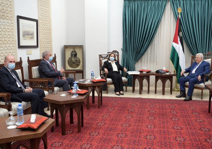 الرئيس عباس يستقبل وزيرة الصحة ويطلع على تطورات الحالة الوبائية