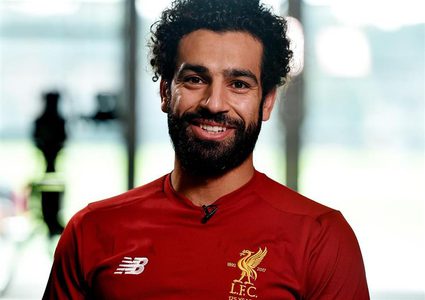 صلاح يخطف الأنظار في عرس شقيقه