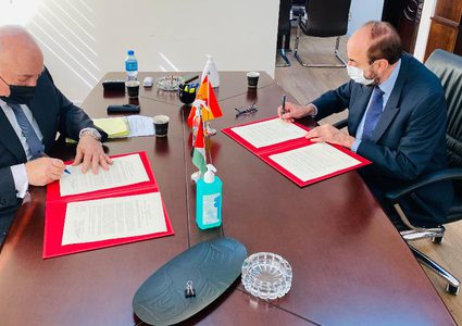 وزير المالية يوقع مع القنصل الإسباني اتفاقية بقيمة مليون يورو