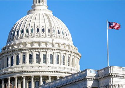 زعيم الأغلبية في الكونغرس يؤيد توجه ترامب لمعركة قانونية