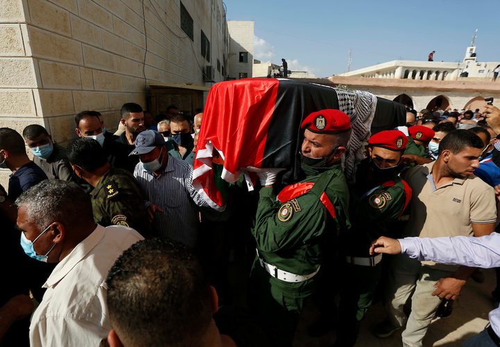 جماهير غفيرة تشيّع جثمان د.صائب عريقات