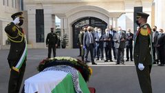 جانب من تشييع جثمان د. صائب عريقات