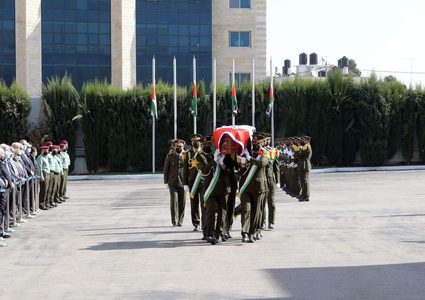 جانب من تشييع جثمان د. صائب عريقات