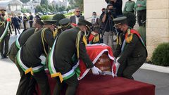 جانب من تشييع جثمان د. صائب عريقات