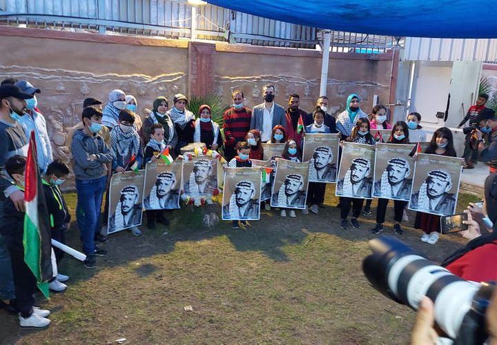 أشبال وزهرات فتح في غزة يوقدون الشموع في ذكرى استشهاد أبو عمار