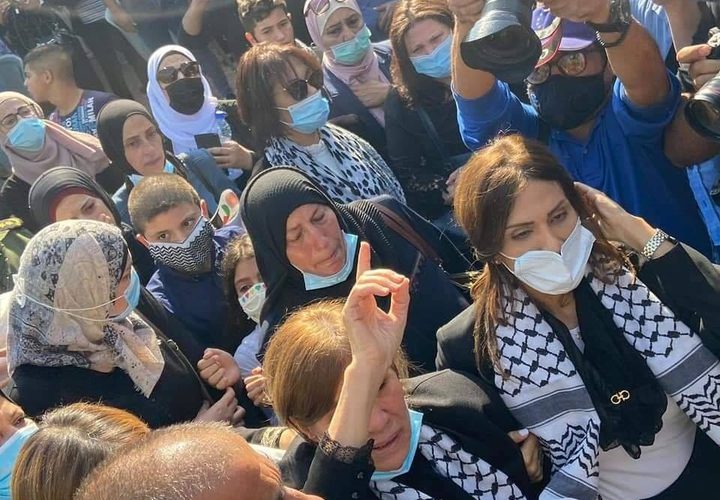 جماهير غفيرة تشيّع جثمان د.صائب عريقات