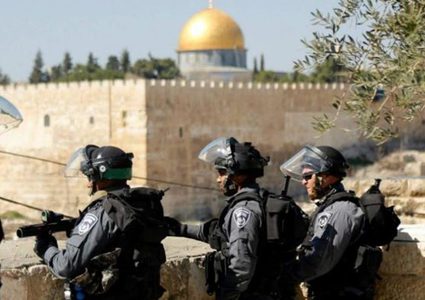 الاحتلال يواصل التصعيد: اقتحام للأقصى واخطارات بالهدم