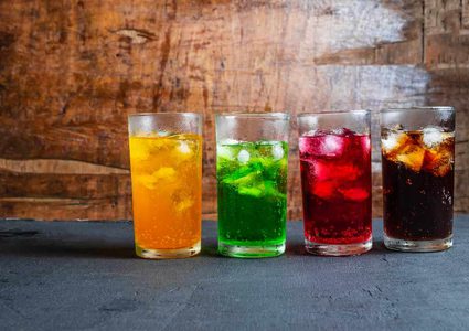 باحثون يكشفون وهم فوائد "المشروبات الغازية من دون سكر"