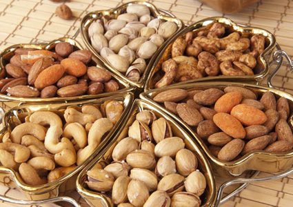 دراسة تكشف فائدة جديدة لإكثار الرجال من تناول المكسرات