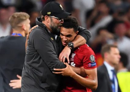 إصابة جديدة موجعة في دفاع ليفربول.. والمدرب كلوب في حيرة كبيرة