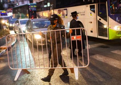 نتنياهو يدفع باتجاه فرض الإغلاق الليلي كشرط لفتح مراكز التسوق