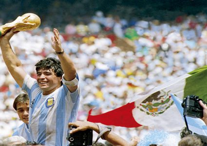 أنباء أثارت ضجة وحزنا... هل مات مارادونا فعلا ؟!