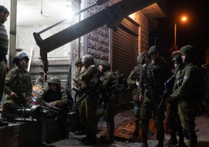 اعتقالات ومداهمات بالضفة