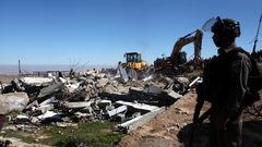 الاحتلال يجرف أساسات منزل  غرب بيت لحم