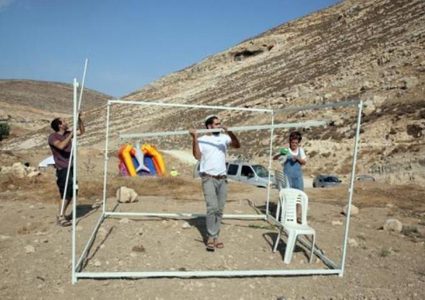 قطعان المستوطنين ينصبون خياماً في أم خروبة بالأغوار الشمالية