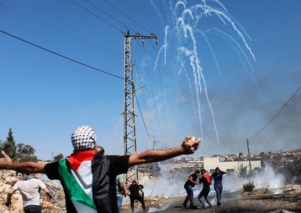 قوات الاحتلال تقمع مسيرة كفر قدوم الأسبوعية