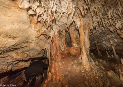 مغارة فسوطة .. تكتلات كلسية ومناظر ساحرة