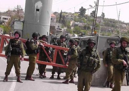 قوات الاحتلال تغلق مدخل مدينة أريحا الجنوبي