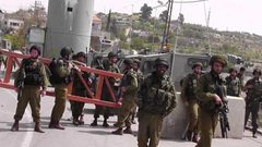 قوات الاحتلال تغلق مدخل مدينة أريحا الجنوبي