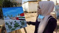فنانون فلسطينيون يحضرون معرضا بعنوان كورونا والفن نظمته قرية الفنون والحرف بغزة