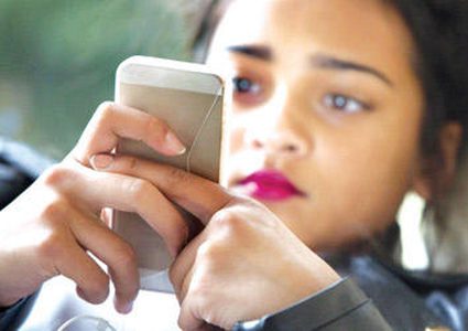 ما علاقة الاكتئاب باستخدام الهواتف الذكية؟