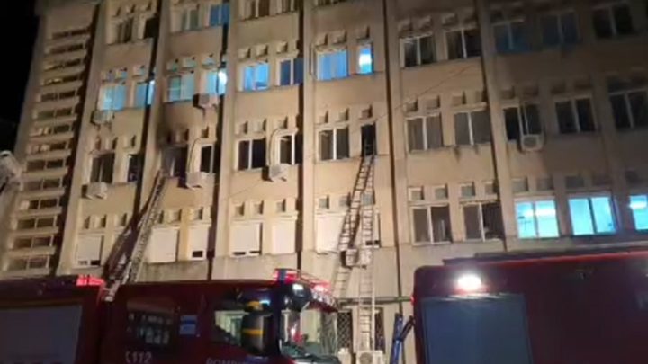 مقتل 10 أشخاص أثناء حريق في مستشفى للمصابين بكورونا في رومانيا