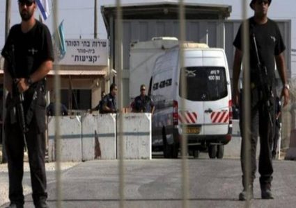 شرطة الاحتلال تفرج عن شاب مقدسي بشرط إبعاده عن الأقصى