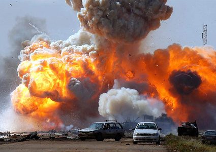 سيارة مفخخة تستهدف عربة للتحالف العربي جنوب اليمن