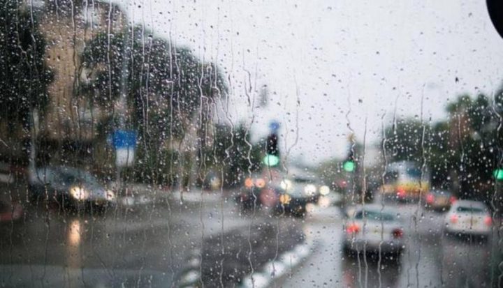 الطقس: منخفض جوي يضرب البلاد وأمطار متفرقة على مختلف المناطق