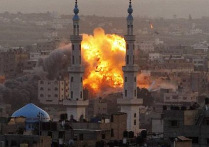 مسؤولون "إسرائيليون" يهددون قطاع غزة