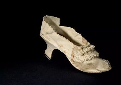 طرح حذاء آخر ملكات فرنسا للبيع في مزاد علني