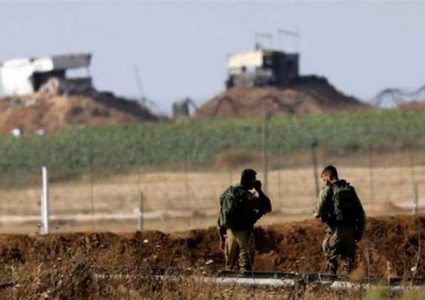 الاحتلال يستهدف أراضي زراعية ومواقع في قطاع غزة