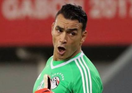 عصام الحضري يعلن "عودة محتملة" إلى الملاعب