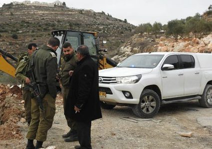 قوات الاحتلال تحتجز جرافة في سهل البقيعة بالأغوار الشمالية