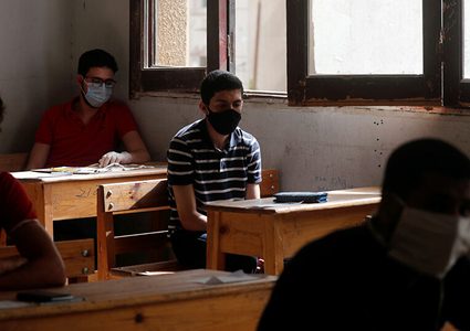 300 إصابة بكورونا في المدارس المصرية