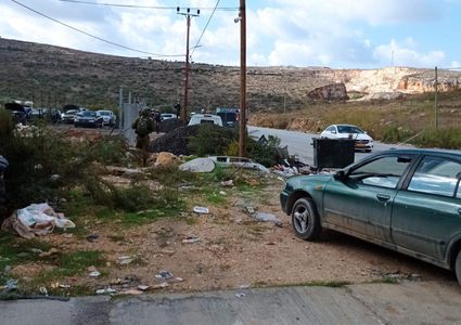 قوات الاحتلال تشرع بهدم منشأة تجارية غرب نابلس