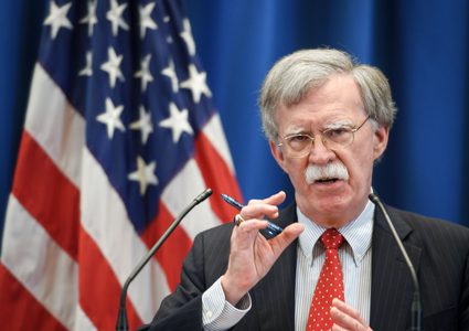 بولتون: لن أنزل مستواى لترامب