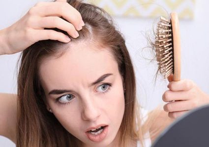 ما العلاقة بين الإصابة بـ"كوفيد-19"وتساقط الشعر؟