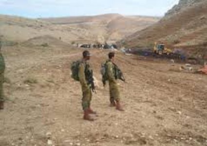 الاحتلال يستولي على معرش خشبي في الأغوار الشمالية