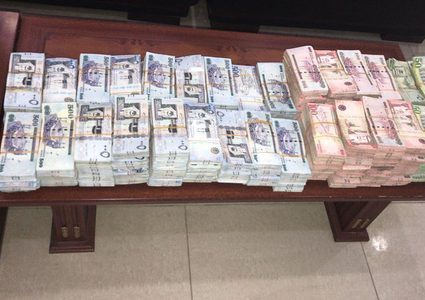 شرطة الرياض تقبض على عصابة سطو نفذت 59 جريمة بـ 221 ألف ريال