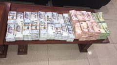 شرطة الرياض تقبض على عصابة سطو نفذت 59 جريمة بـ 221 ألف ريال