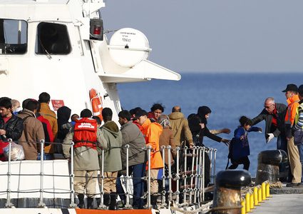 خفر السواحل التركي ينقذ 27 لاجئا بعد منعهم من دخول اليونان