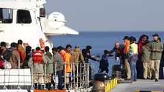 خفر السواحل التركي ينقذ 27 لاجئا بعد منعهم من دخول اليونان