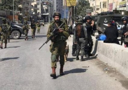 اصابات خلال مواجهات مع الاحتلال بمخيم قلنديا