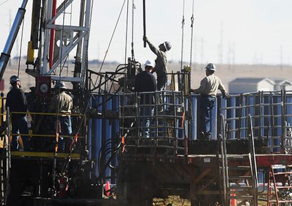 اجتماع "أوبك+" يدعم أسواق النفط