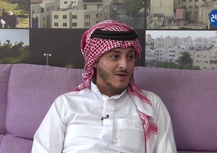 الشاعر حذيفة الهذالين من مدينة الخليل يبدع في كتابة الشعر النبطي